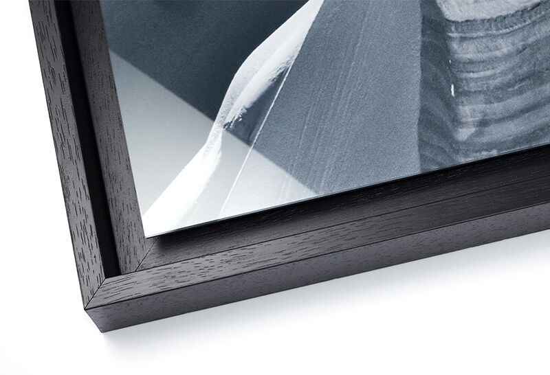 Shadow-gap frame
